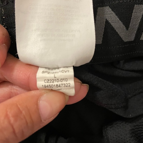 Nike Men’s black athletic shorts. Large. Black EUC - Picture 4 of 6